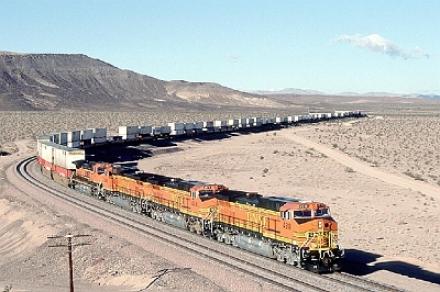 BNSF 4518 at Ludlow, CA in March 2002.jpg